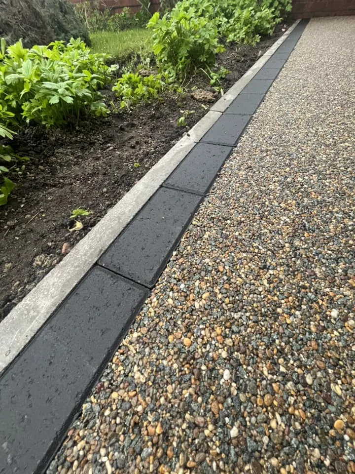 Resin bound driveway installed in Daltex Arcadia finish