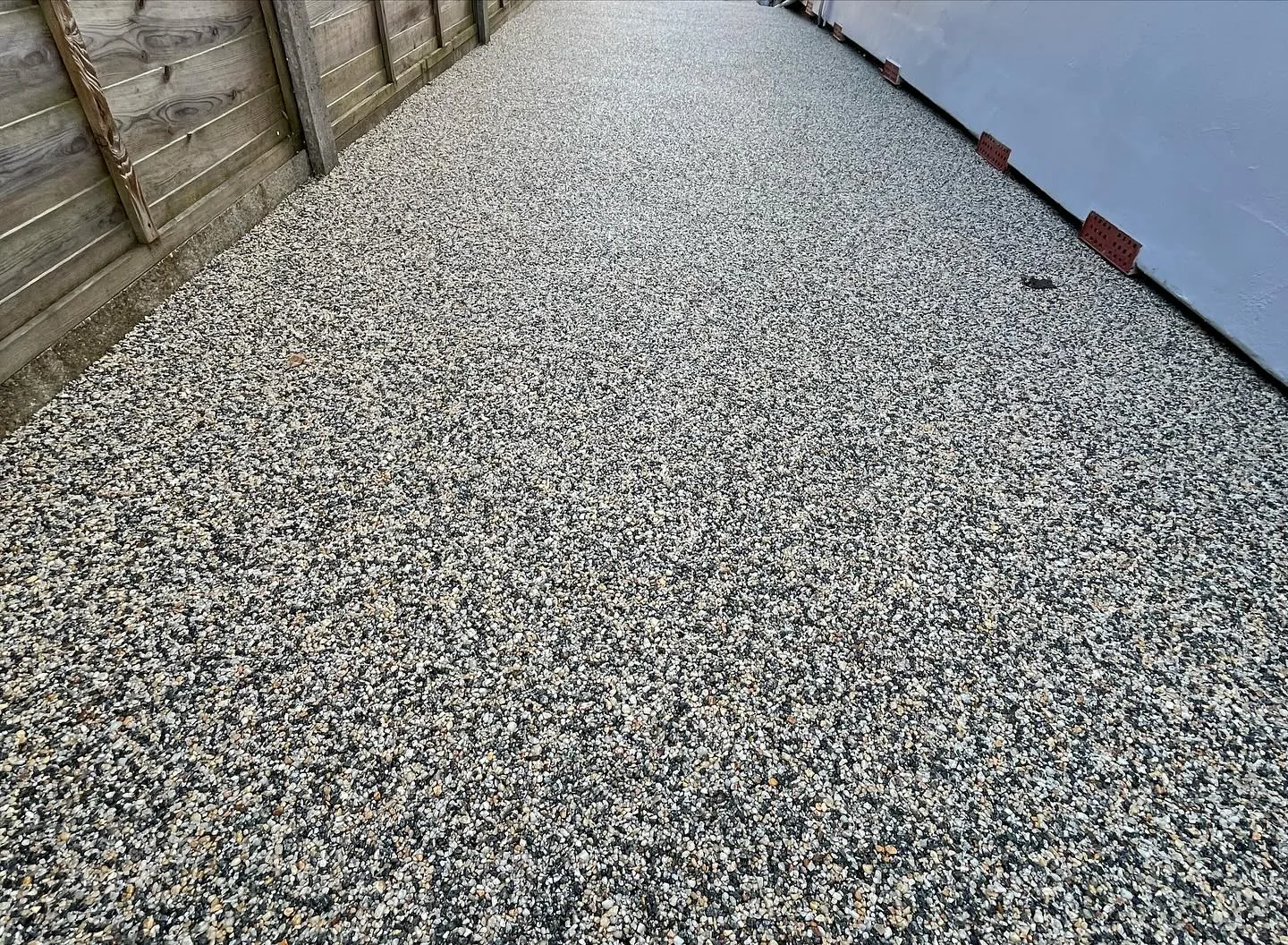 Resin bound driveway installed in Daltex Eden finish