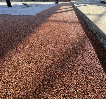 Resin bound driveway installed in Daltex Merlot finish