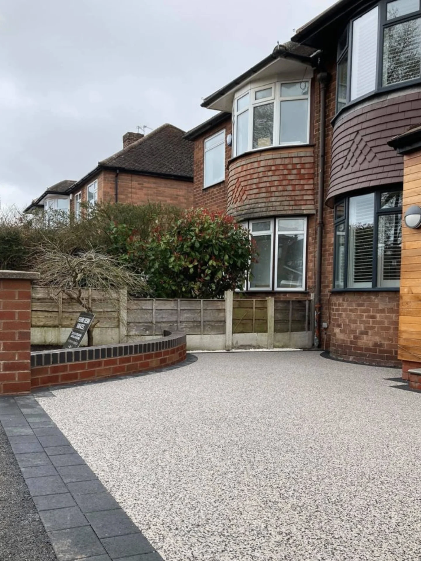 Resin bound driveway installed in Daltex Oyster finish