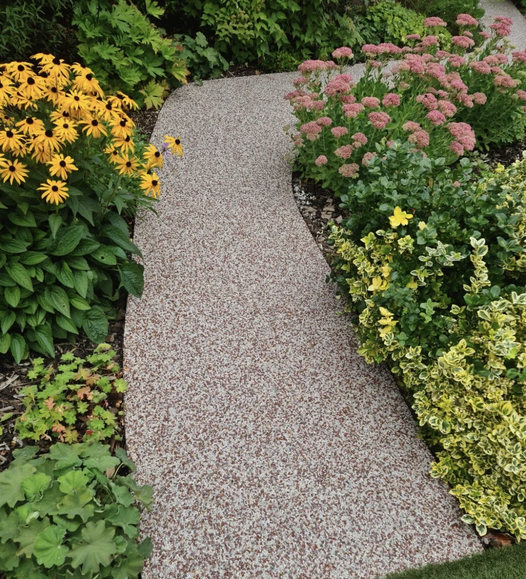 Resin bound driveway installed in Daltex Pearl Blush finish