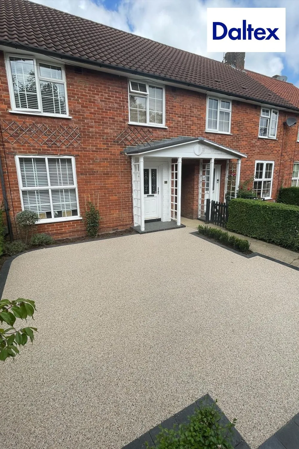 Resin bound driveway installed in Daltex Seashore finish