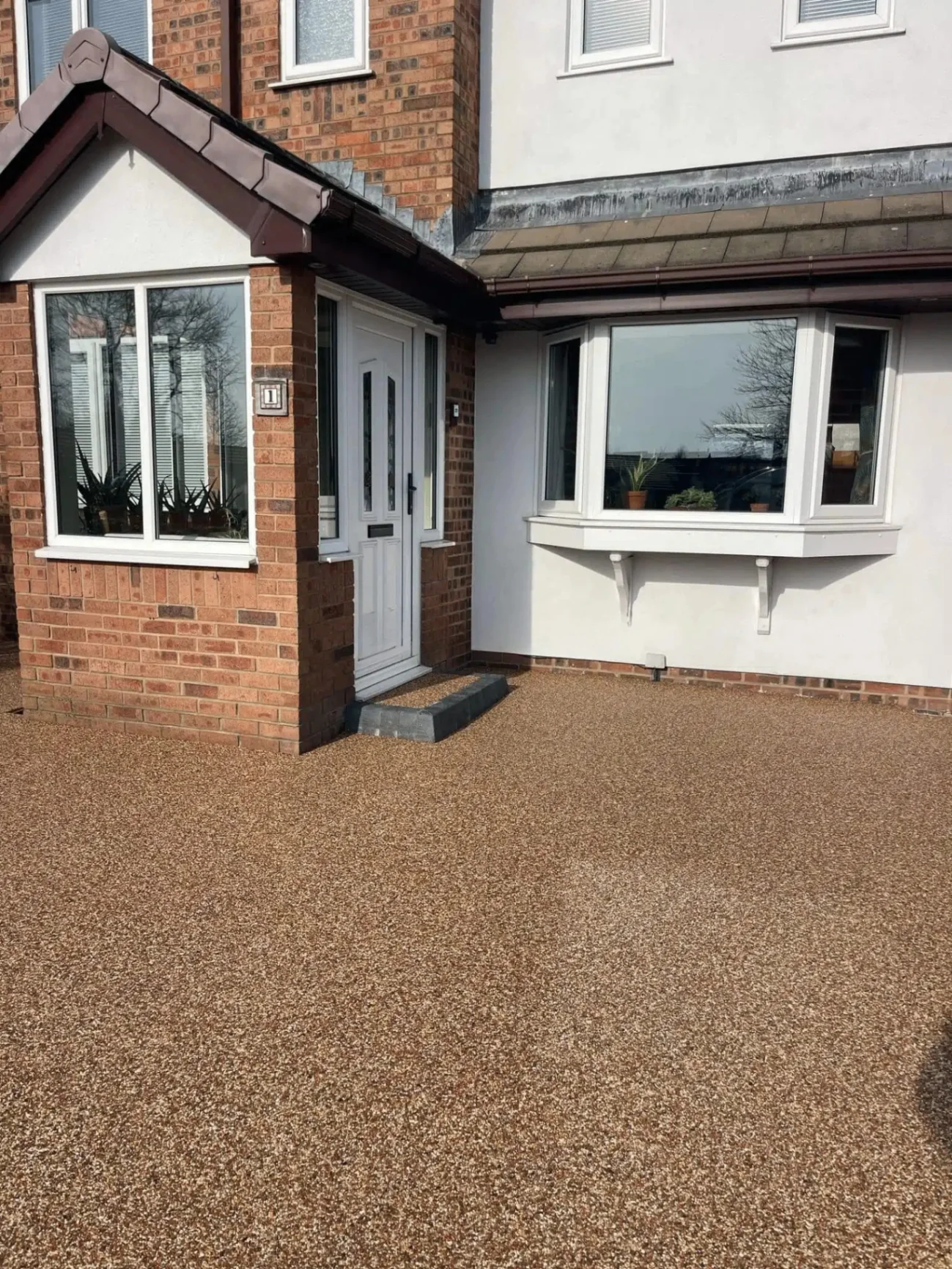 Resin bound driveway installed in Daltex Sienna finish