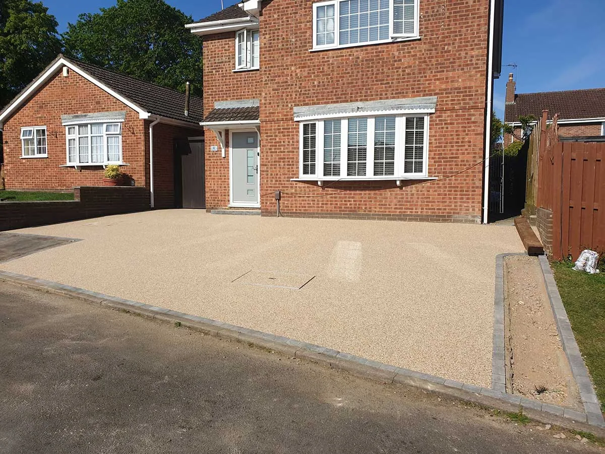 Resin bound driveway installed in Daltex Sunlight finish
