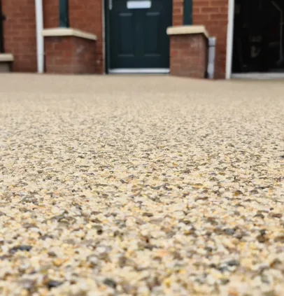 Resin bound driveway installed in Daltex White Gold finish