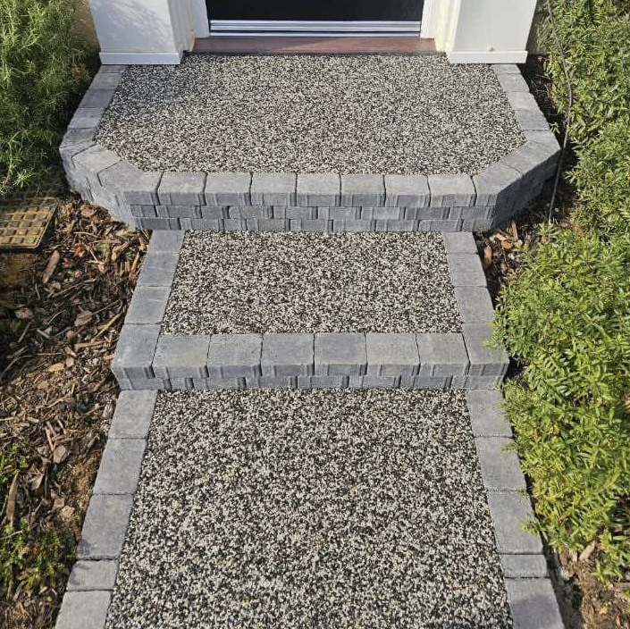 Resin bound driveway installed in Daltex Winter Sage finish